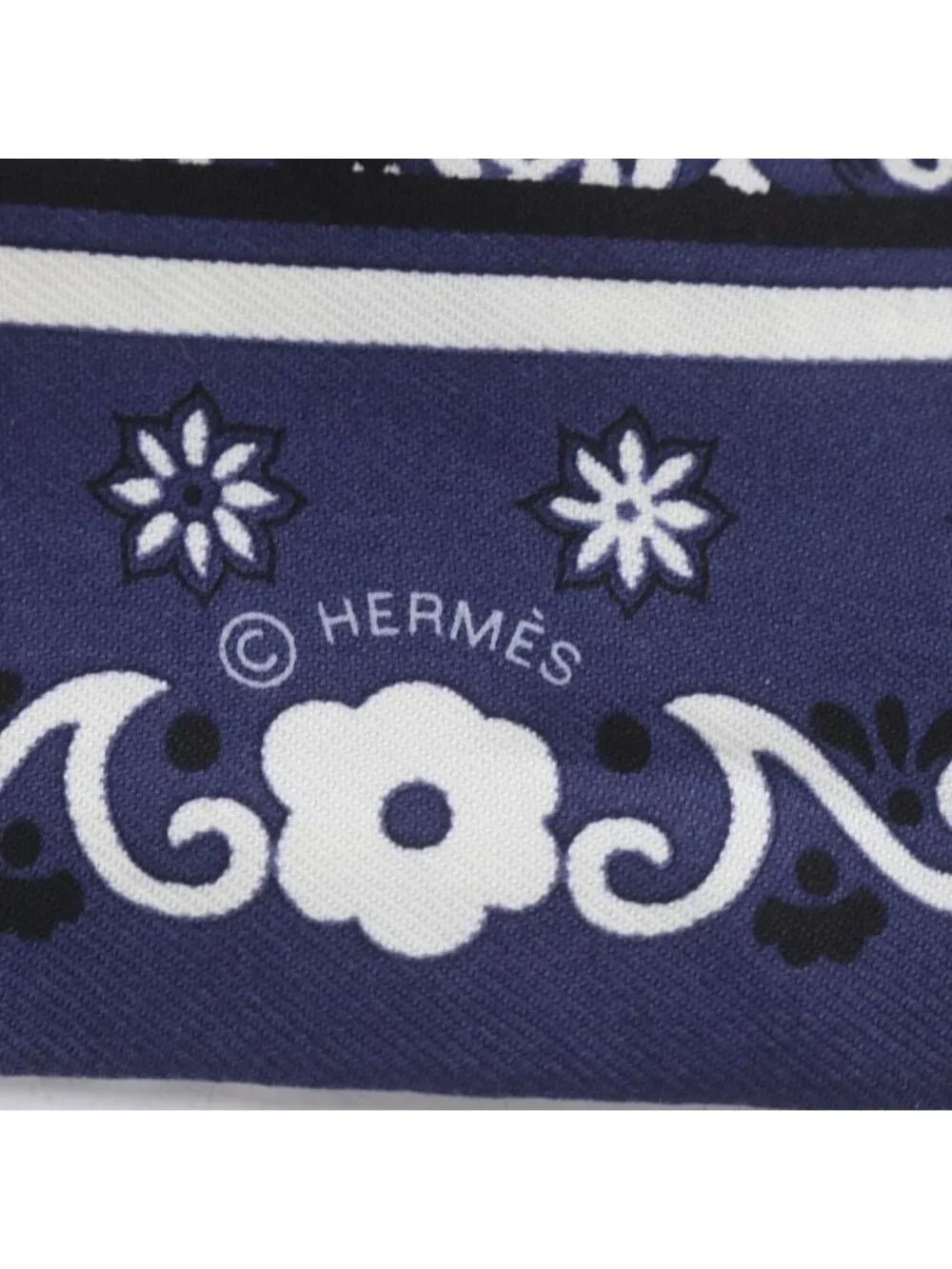 ★SOLD★ Hermes Twill Scarf Peuple du Vent People of the Wind Silk Navy - Picture 6 of 9